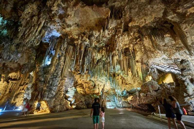 Desde Almuñécar: Excursión de un día a las Cuevas de Nerja, Nerja y Frigiliana
