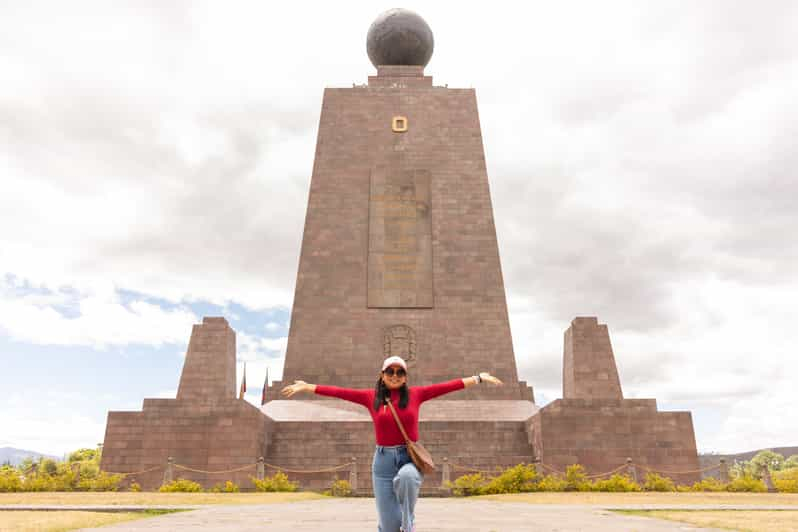 Quito-Mitad del Mundo:Monumento,MuseodelSol,Cráter Pululahua