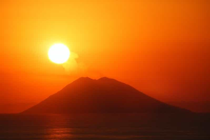 Desde Tropea: Excursión nocturna al volcán Stromboli