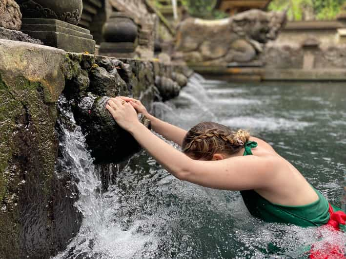 Bali: Bendición en el Templo de Tirta Empul y Viaje a la Cascada