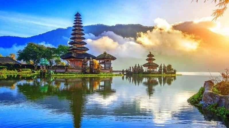 Bali: Cascada de Banyumala, Puerta de Handara y Excursión a Ulun Danu