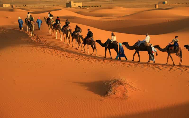 de Marrakech a Fez: Excursión de 3 días por el desierto en grupo y a camello