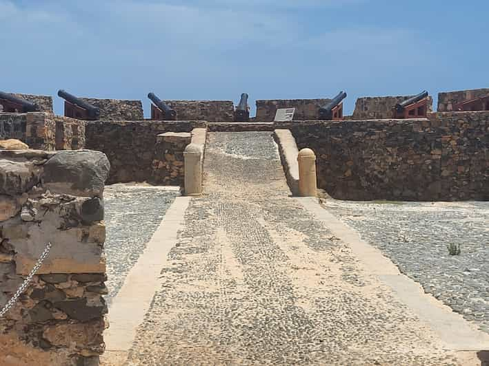 Boa Vista: Excursión en yate a motor con pesca, snorkel y barbacoa en la playa