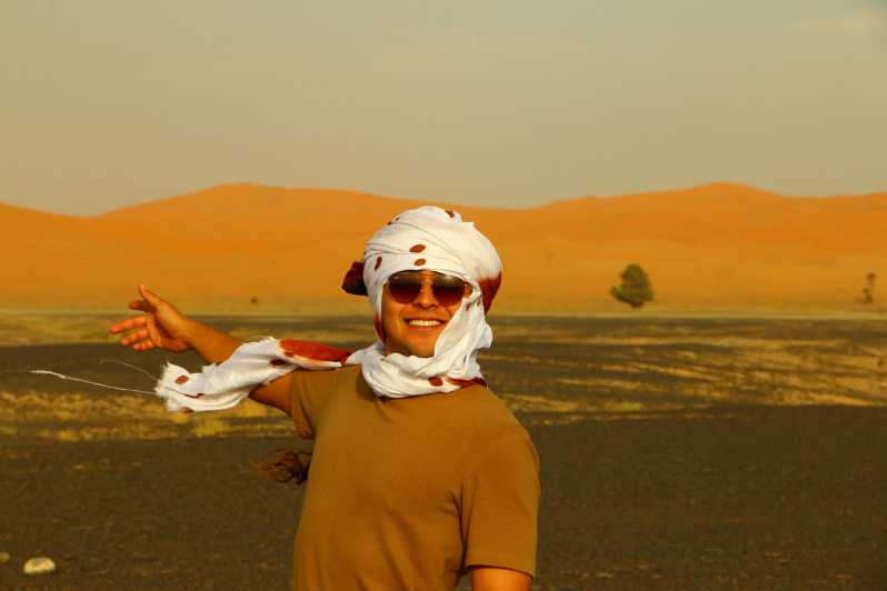 Excursión Privada de 2 Días de Fez al Desierto en un Campamento de Lujo