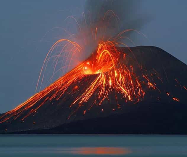 TOUR NOCTURNO DE PANAREA Y STROMBOLI (MÁX. 12 P.)