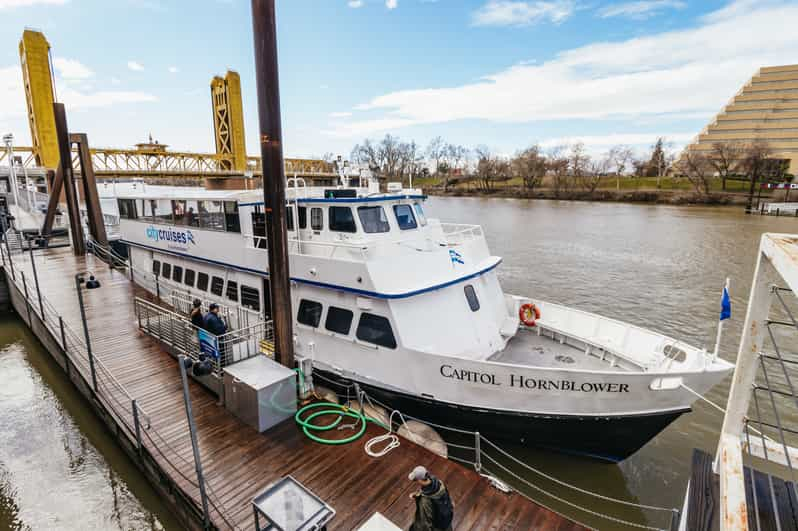 Sacramento: Crucero fluvial con historia narrada