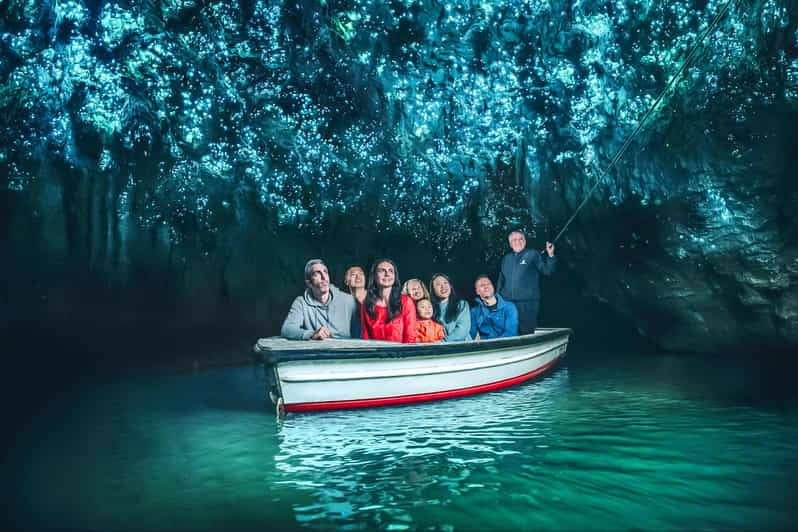 Waitomo: Glowworm Caves Visita guiada en barco