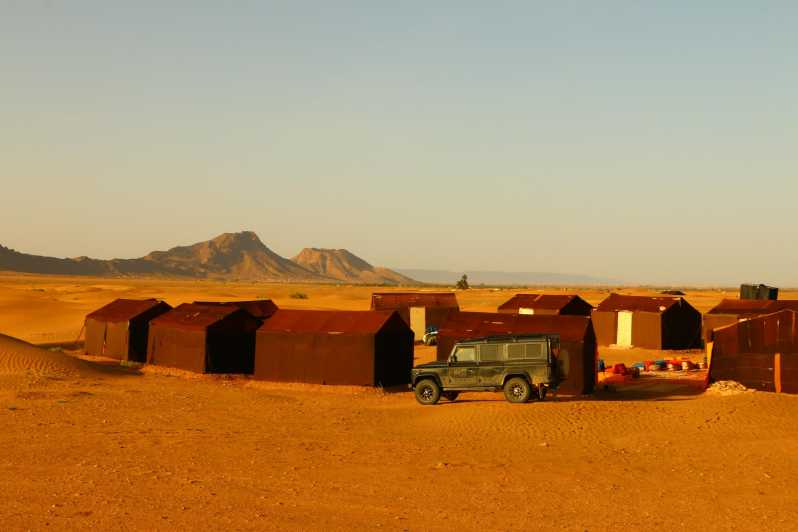 Zagora: Noche en campamento de lujo en el desierto con paseo en camello,