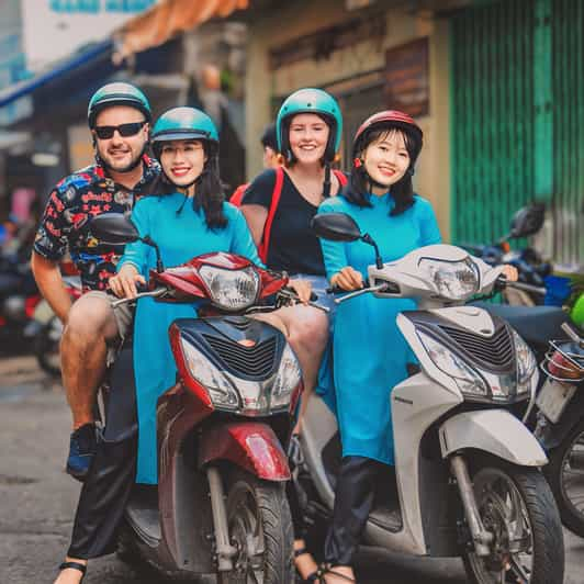 Saigón: Degustación de comida callejera y tour turístico en moto