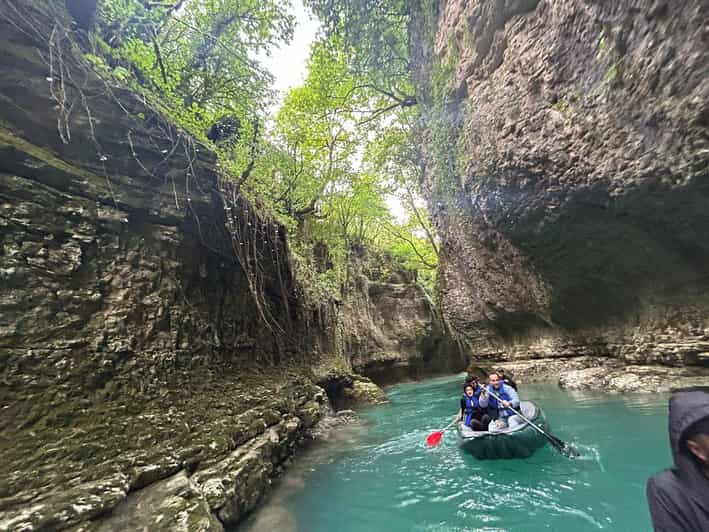 Desde Kutaisi:Excursión a los cañones y cuevas con traslado a Tiflis