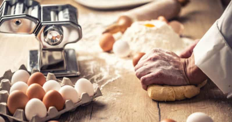 Amalfi: corso cucina con mozzarella, pasta, tiramisù e vino