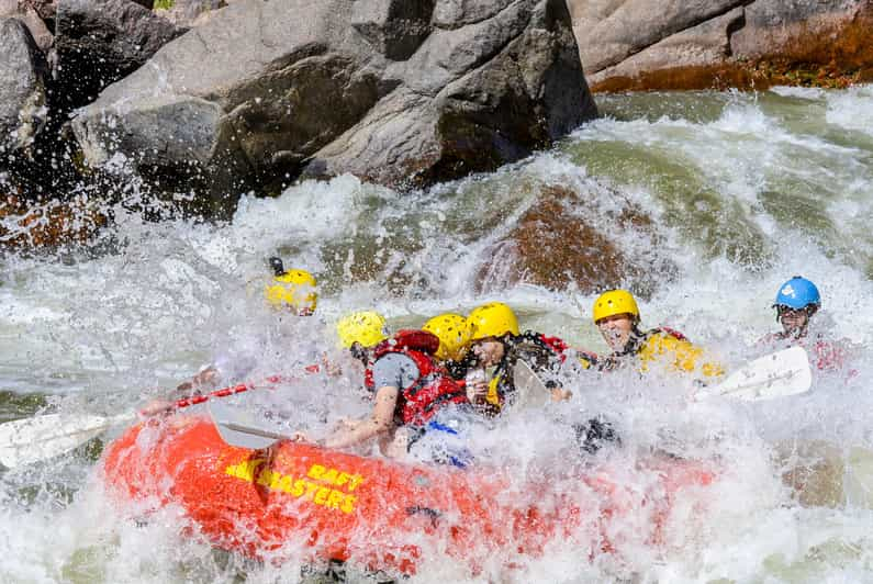 Rafting en las Gargantas Reales (Comida, fotos y trajes de neopreno GRATUITOS)