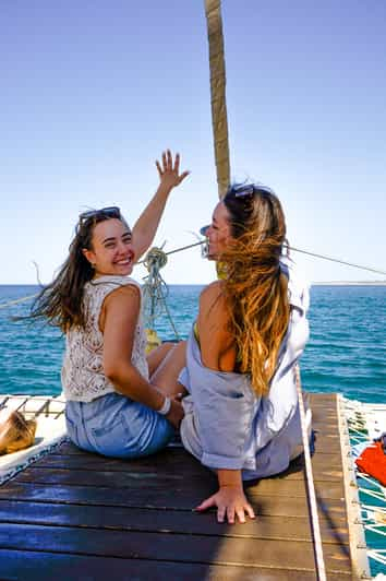 Vilamoura: Crucero en velero de 4,5 horas por las Cuevas de Benagil, en el Algarve