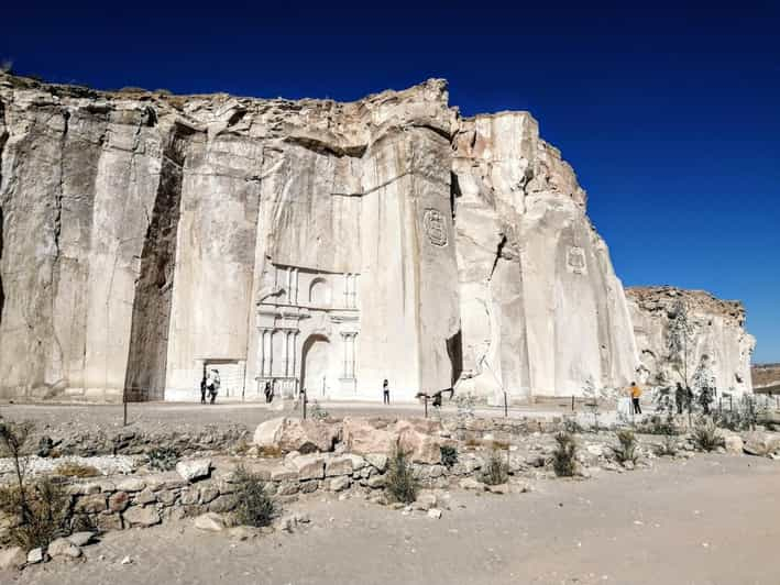 Caminata a la Ruta del Sillar y Culebrillas en Arequipa