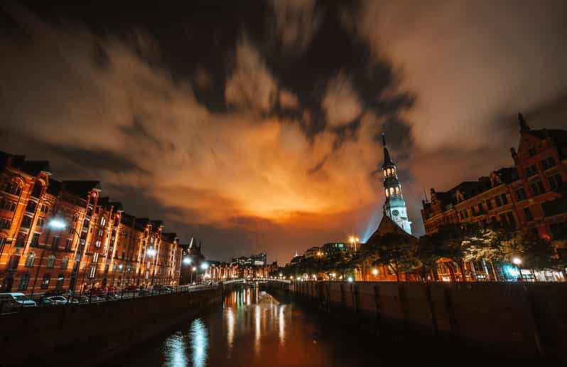 Hamburgo: Crucero de 90 minutos por el puerto con las luces nocturnas