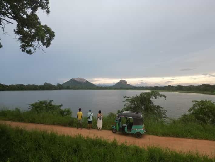 Sigiriya no turística en tuktuk