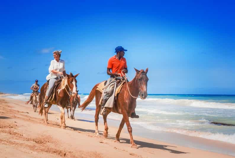 Hurghada: Paseo a Caballo por el Mar y el Desierto con Traslados