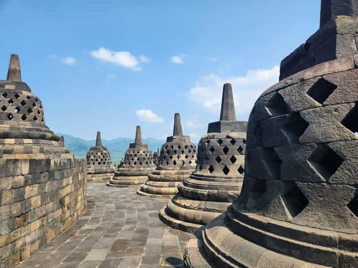 Yogyakarta: Subida a Borobudur y Excursión a Prambanan de 1 Día