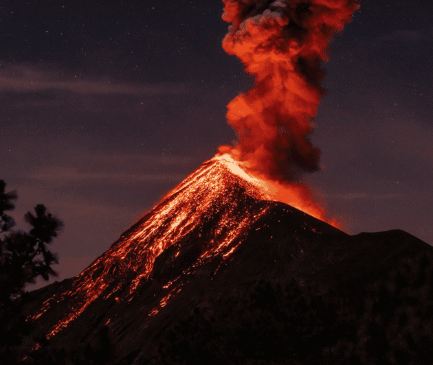 Desde Antigua: Excursión de 2 días al Volcán de Acatenango con Erupciones