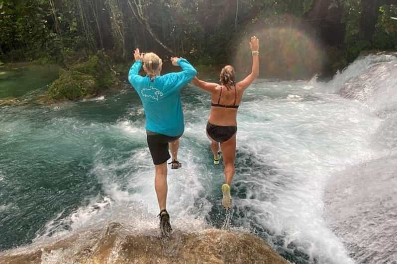 Desde Falmouth Combo Blue Hole y Excursión en Tubo por el Río