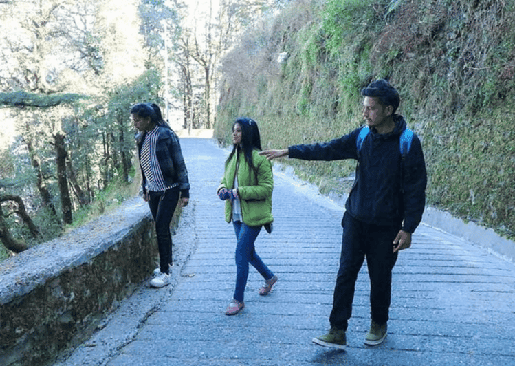 Paseo por la Naturaleza de Mussoorie (2 Horas de Paseo Guiado)