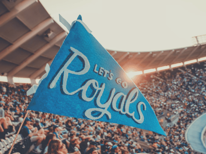 Partido de béisbol de los Kansas City Royals en el estadio Kauffman