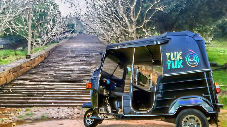 Excursión en Tuk Tuk a Mihintale en Anuradhapura