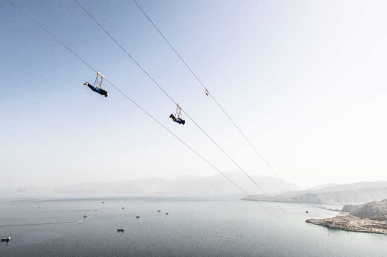 Khasab: Experiencia de tirolesa sobre el agua en Musandam