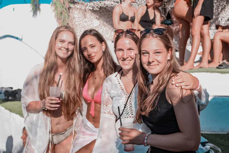 Mallorca: Candyland Piscina y Fiesta de la Espuma con Bebidas y Aperitivos