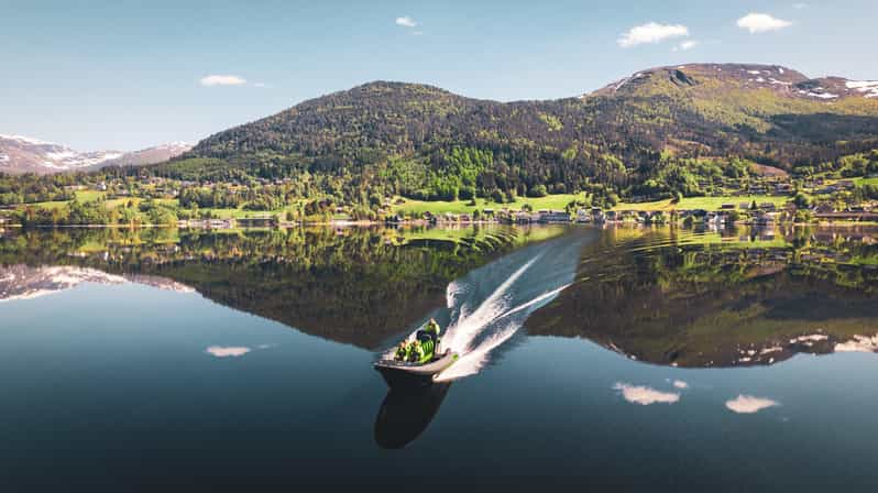 Hornindal: Tour en barco eléctrico guiado, el lago más profundo de Europa