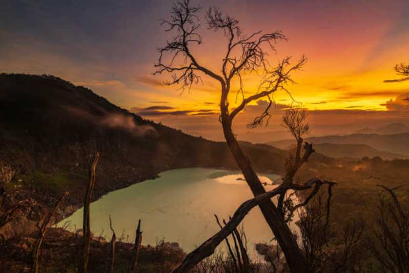 Bandung : Excursión de un día al Cráter Blanco al Amanecer y Aguas Termales