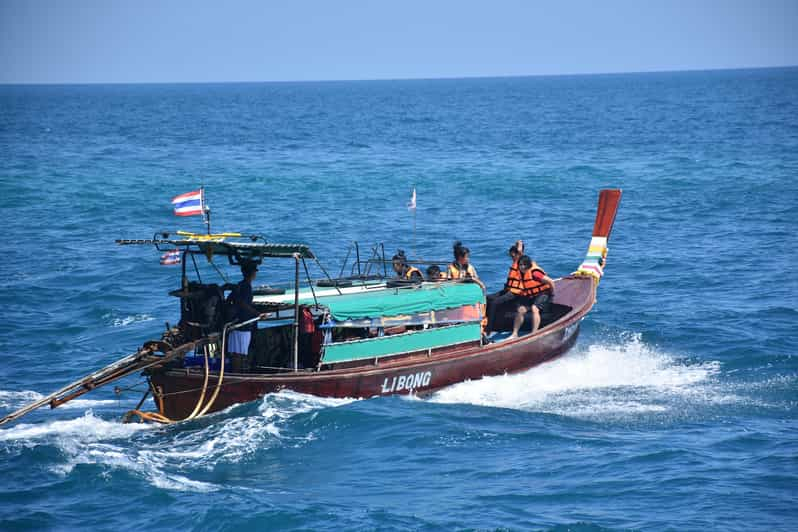 Koh Lanta: Excursión a las 4 Islas y la Cueva Esmeralda en barco de cola larga