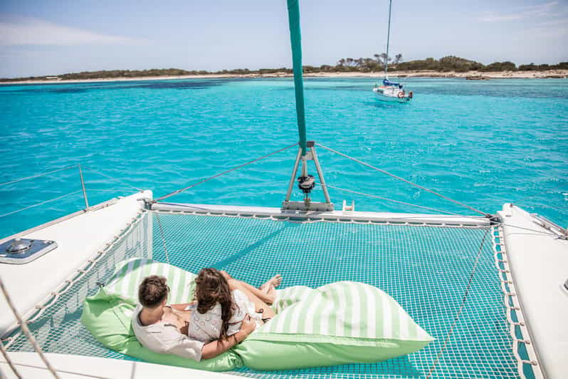 Ibiza: Excursión de un día en catamarán a Formentera en grupo reducido