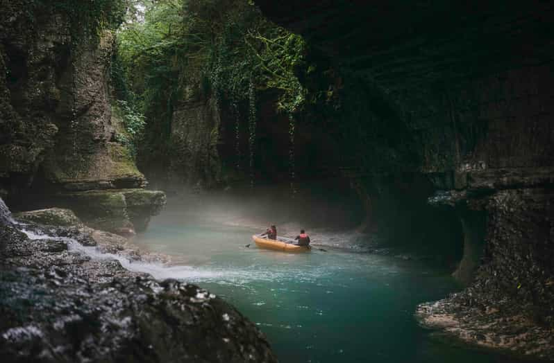 Cascadas de Okatse, Cañón de Martvili y Cueva de Prometeo