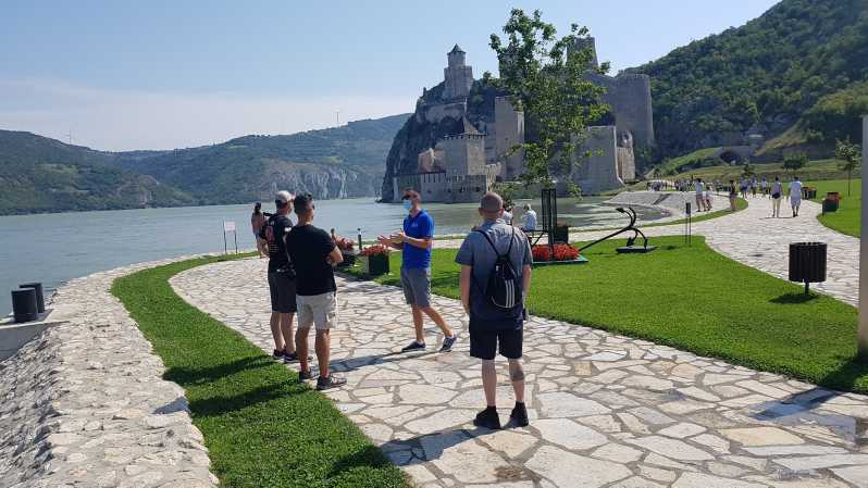 Desde Belgrado: tour de la fortaleza de Golubac y la garganta Puertas de Hierro