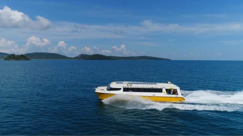 Sihanoukville: Billete de ida y vuelta en ferry rápido a la isla de Koh Rong