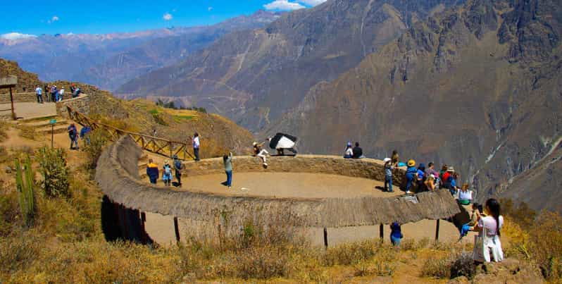 Desde Arequipa: Tour de día completo al Cañón del Colca con desayuno