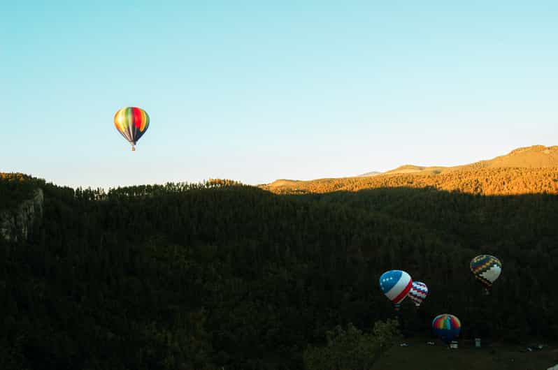 Custer: Vuelo en globo aerostático por las Colinas Negras al amanecer