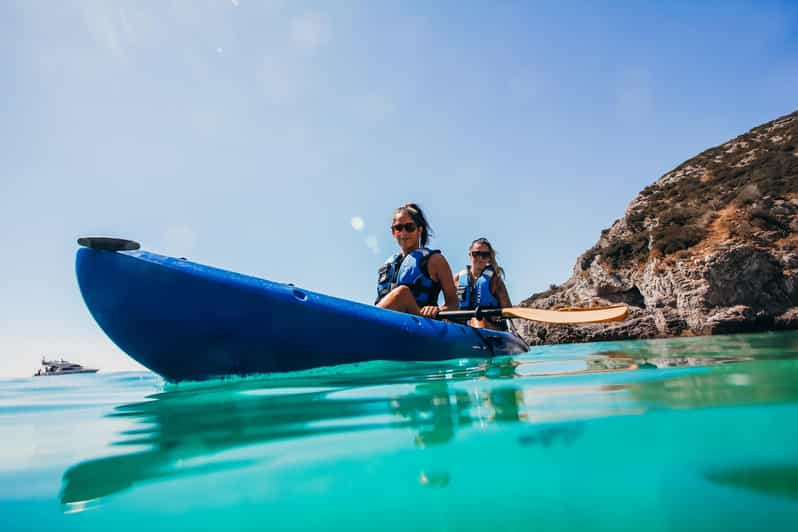 Sesimbra: tour en kayak y cuevas del Parque Natural de la Arrábida