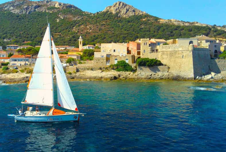 Córcega: Excursión en velero de un día y crucero al atardecer.