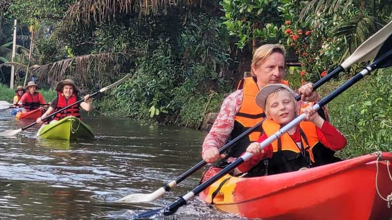 Excursión en kayak por los remansos al amanecer y al atardecer (Kumarakom)