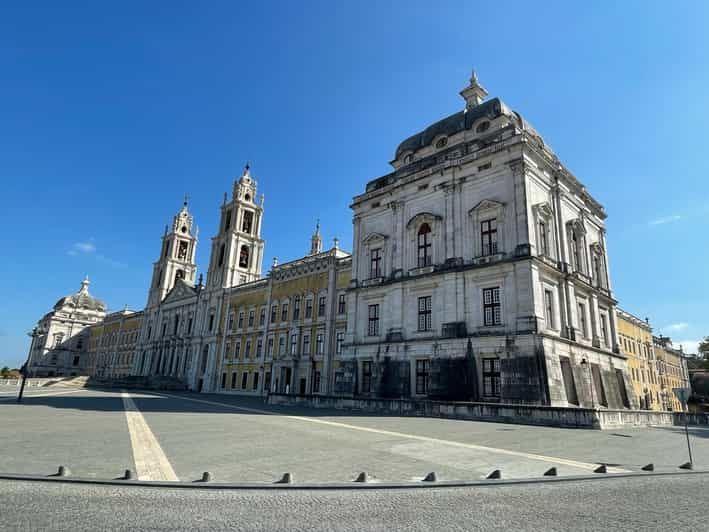 Desde Lisboa: Mafra, Ericeira y Queluz - Tour de día completo