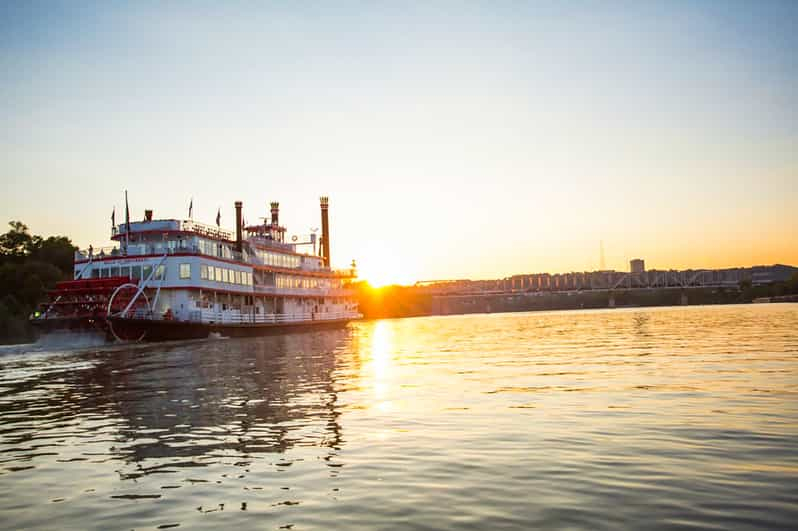 Cincinnati: crucero en barco por el río con almuerzo y entretenimiento