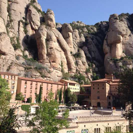 Monasterio y Cueva Santa de Montserrat
