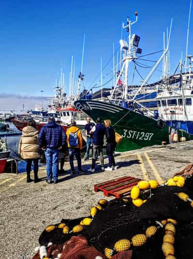 Santoña: Anchoa Galería de Arte con Puerto Pesquero y Mercado