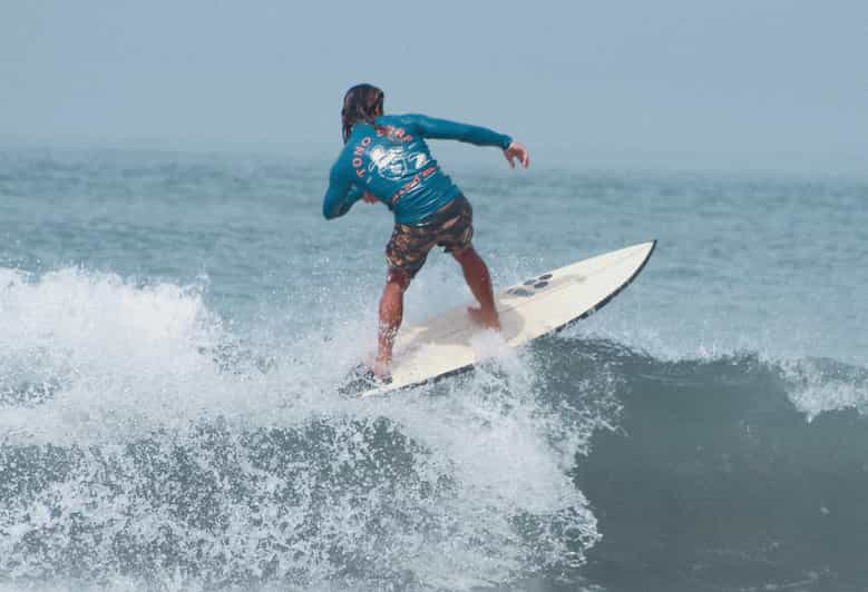 Clase profesional privada de surf en Berawa, Canggu, Bali