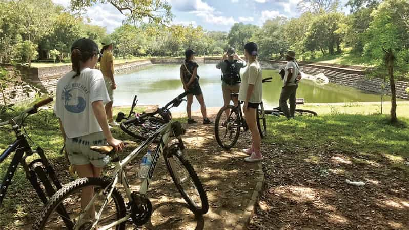 Anuradhapura: Tour privado de medio día en bicicleta con guía