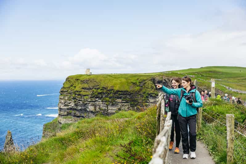 Desde Galway: Excursión guiada de un día a los Acantilados de Moher y Burren