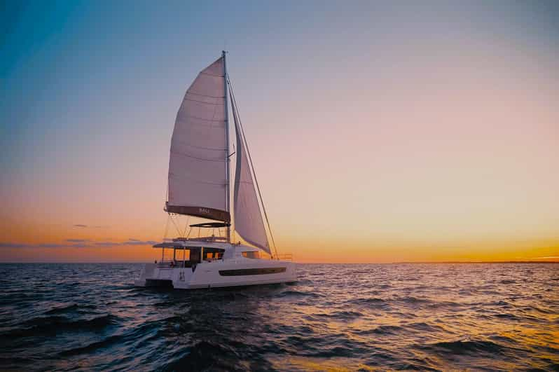 Rethymno: Crucero al atardecer con aperitivos y bebidas desde Panormo