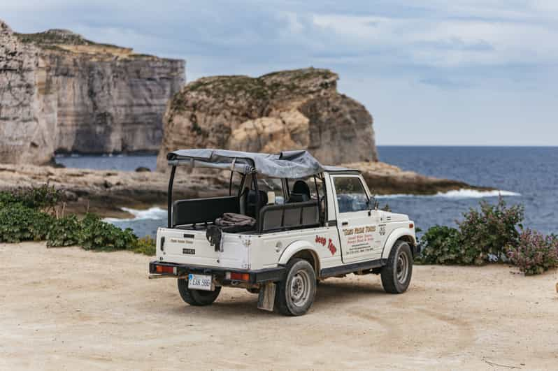 Desde Malta: Excursión de un día entero en jeep por Gozo con almuerzo y paseo en barco